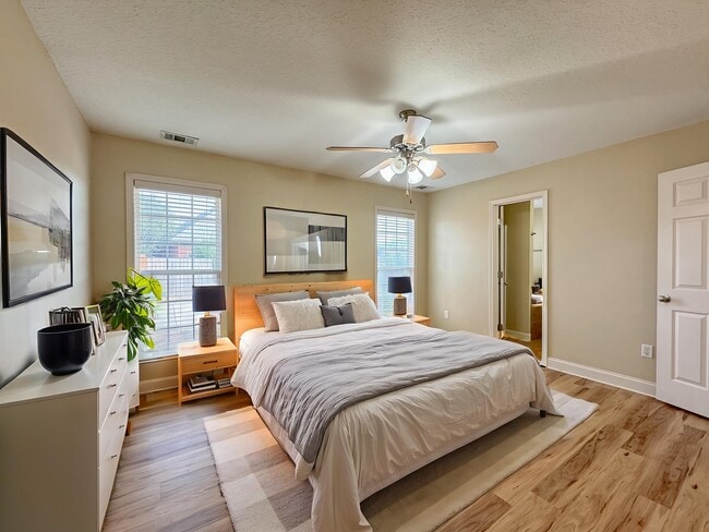 Photo - 1001 Bradford Way