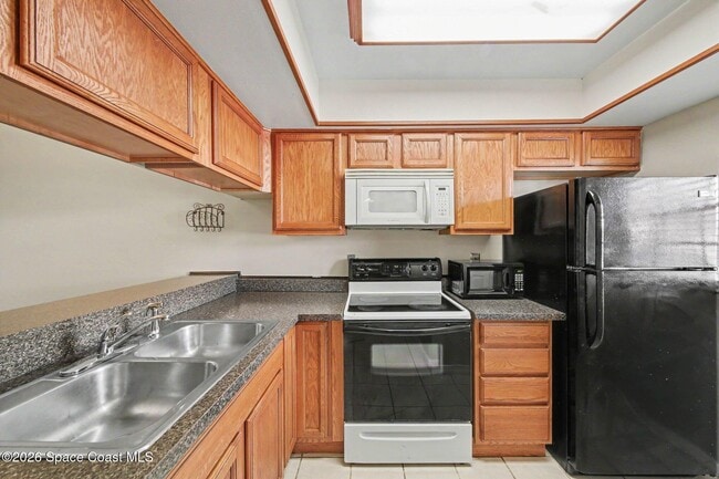 Photo - 3150 Sir Hamilton Cir Unit 2
