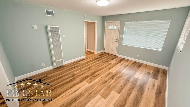 Photo - 2703 Center St