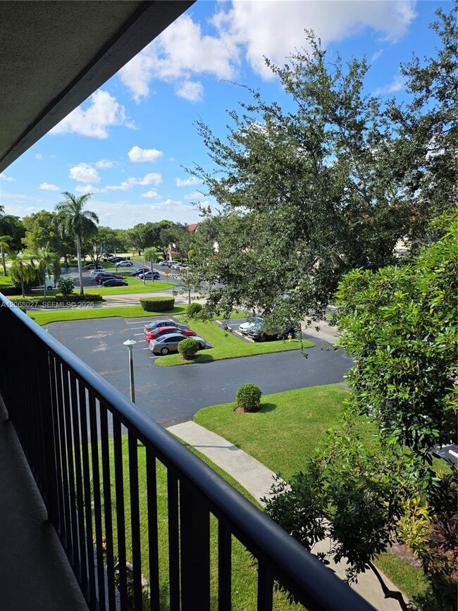 Photo - 1000 SW 128th Terrace Unidad 414V