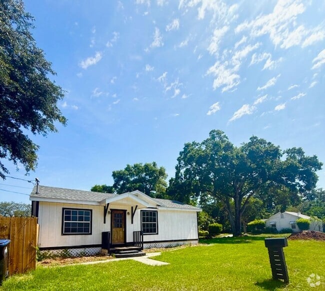 Building Photo - 2215 Vine St Rental