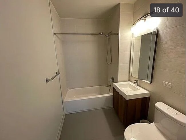 Building Photo - 8 Vanderbilt Ave Unit 11J