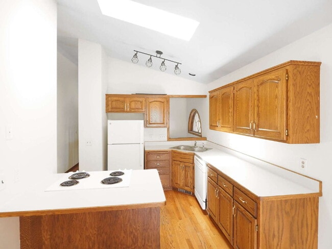 Photo - Available now 2-Bed Twin Home in Shoreview - Pets welcome