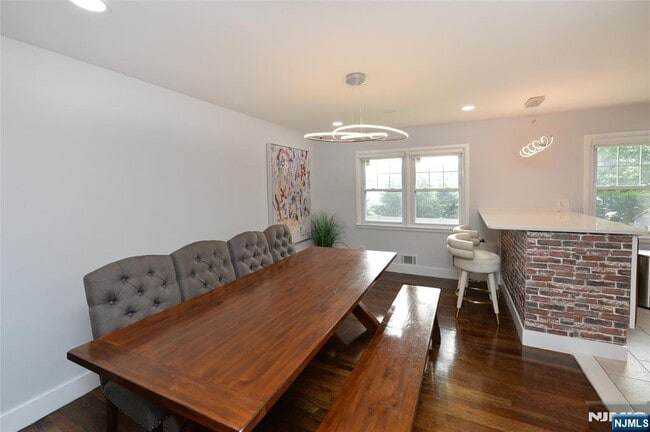 Photo - 154 Middlesex Ave