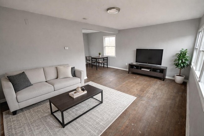 Photo - 3526-28 E 9th Ave