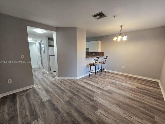 Photo - 1627 NW 18th St Unit 403