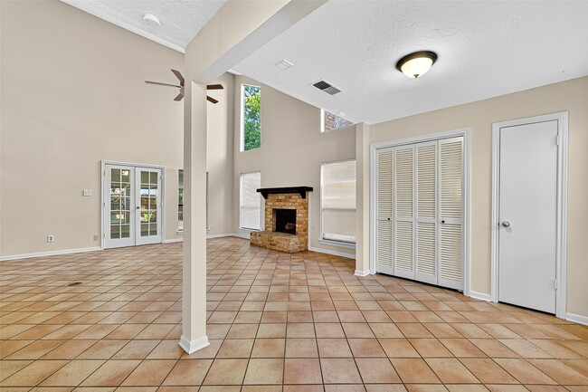 Photo - 812 Fleetwood Pl Dr
