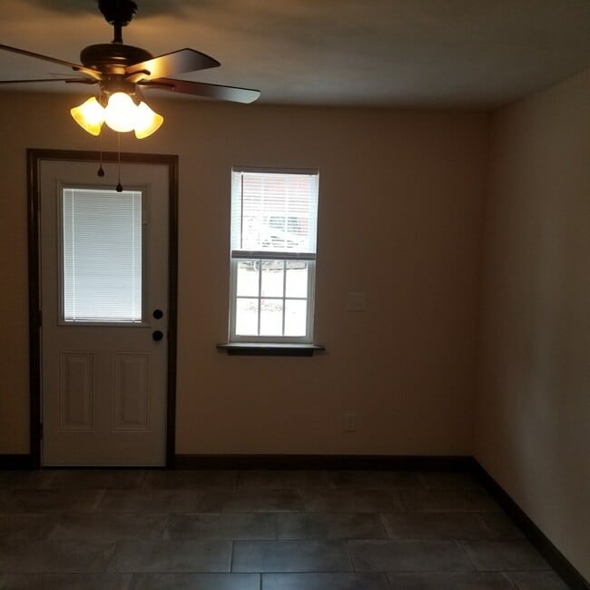 Photo - 415 Meadow Dr