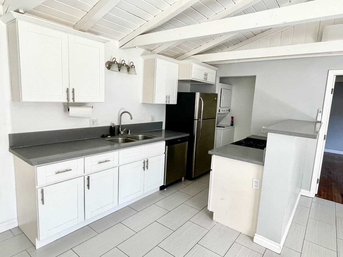 Kitchen - 4559 W 159th St (Lawndale, CA)