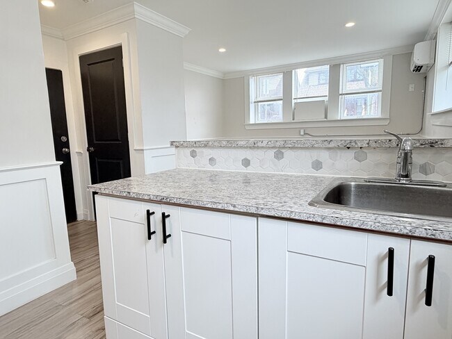 Photo - 1495 Gladstone Ave Unité 101