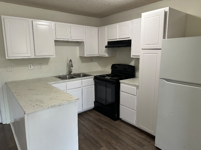 Photo - 1954 Lakeview Rd Unit D