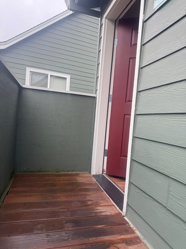 Photo - 1 NE Fairview Ave