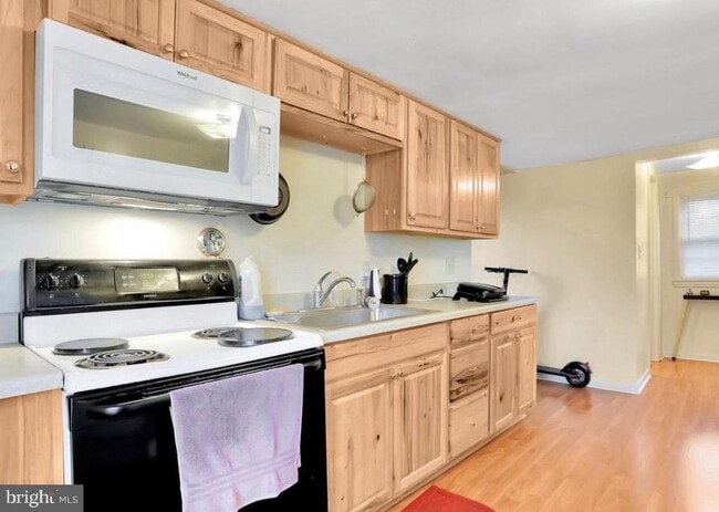 316 W 9th St