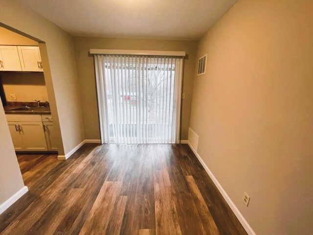 Photo - Express Apartments