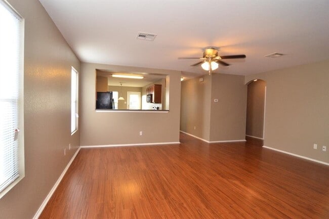 Photo - 806 Municipal Dr