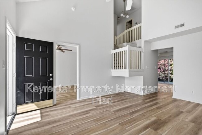 Photo - 138 Tannenbaum Cir