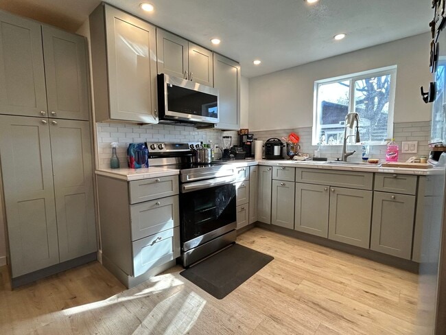 Photo - 515 S Meridian Rd