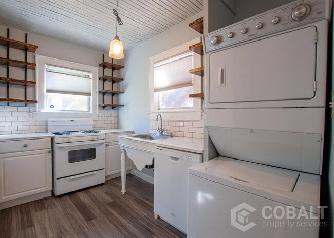 Building Photo - 499 Winton Terrace NE Unit 1