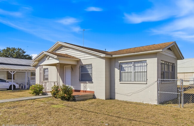 Photo - 1901 W La Salle St