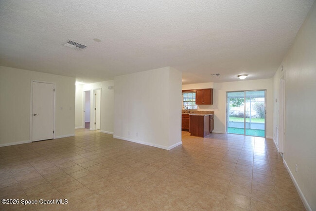 Photo - 765 Cleaves St SE