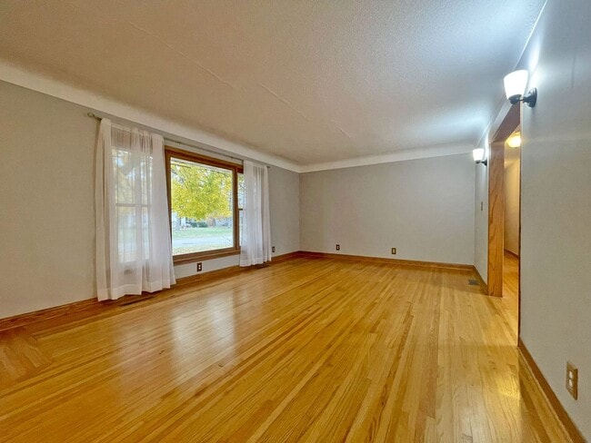 Photo - 3 Plus BR Sparkling Lakeshore Home with Two Kitchens, Fireplace, Huge Deck and is Pet Friendly!