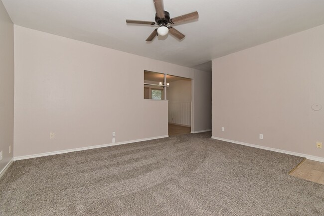 Photo - 1304 Skyline Dr