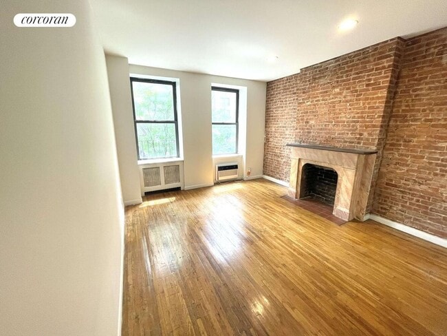 Building Photo - 1674 3rd Ave