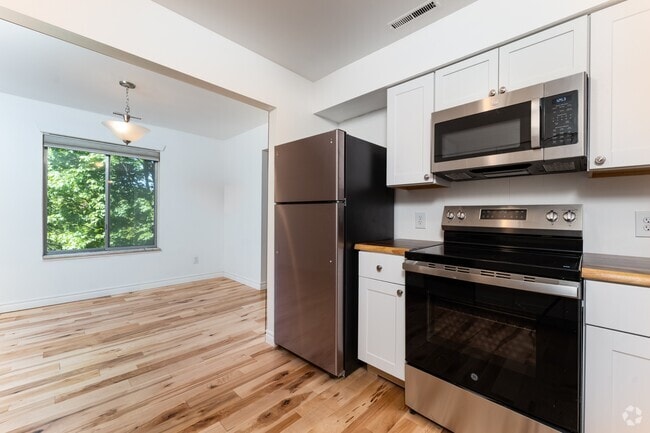 Building Photo - 311 W Highland Rd Rental