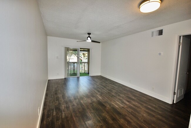 Photo - 637 Harwood St Unit 7