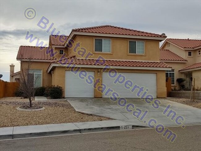 Building Photo - 6 bedroom home! Available Now!