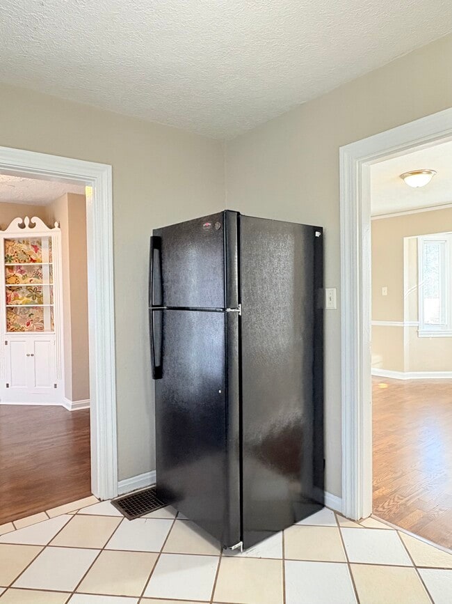 Photo - 707 Edgewood St