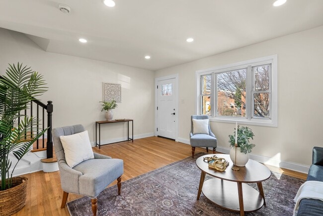 Photo - 5004 Sargent Rd NE