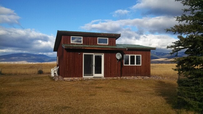 Building Photo - CUS8890 Unit B