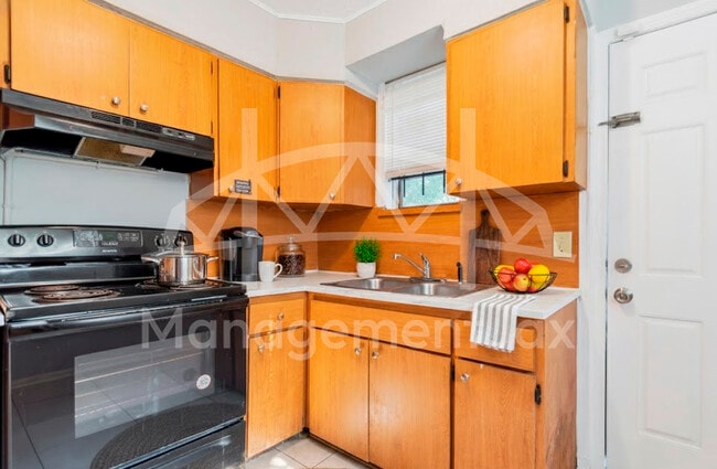 Photo - 2311 W 16th St