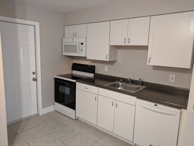 Photo - 5478 Avenue C