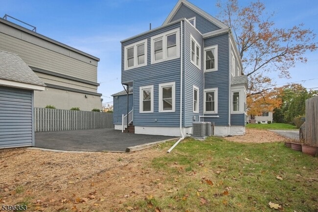 Photo - 19 Ashwood Ave Unit 1