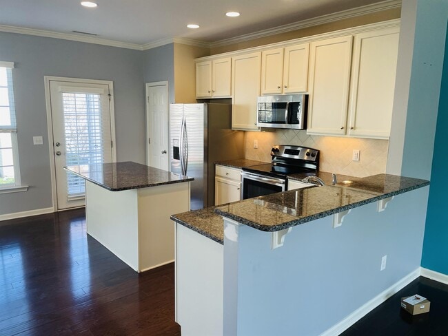 Photo - 408 Provincial St