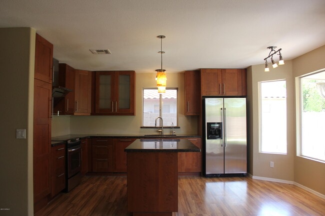 Photo - 1221 W Chicago St