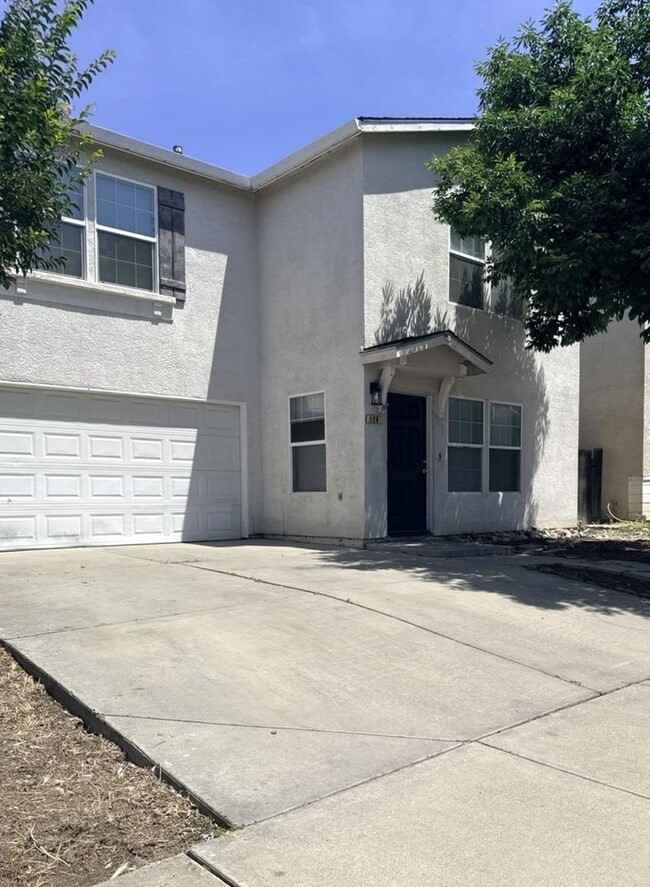 Photo - Don’t Miss Out on this 3/2.5 home