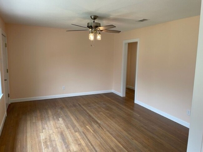 Photo - Cute beach bungalow in Biloxi, MS!