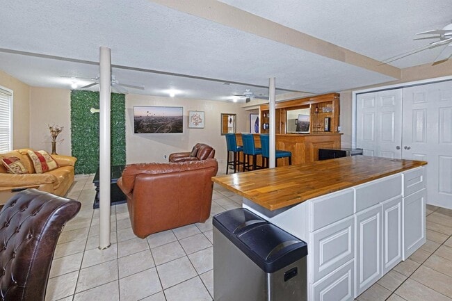 Photo - 728 Saybrook Cir NW