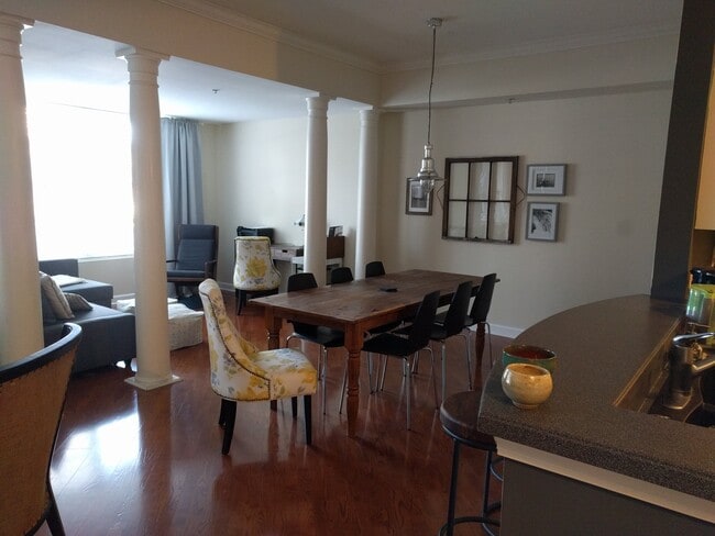 Building Photo - 1101 Juniper St NE Unit 127