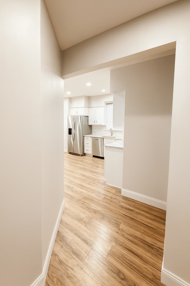 Photo - 5717 Lansdowne Ave