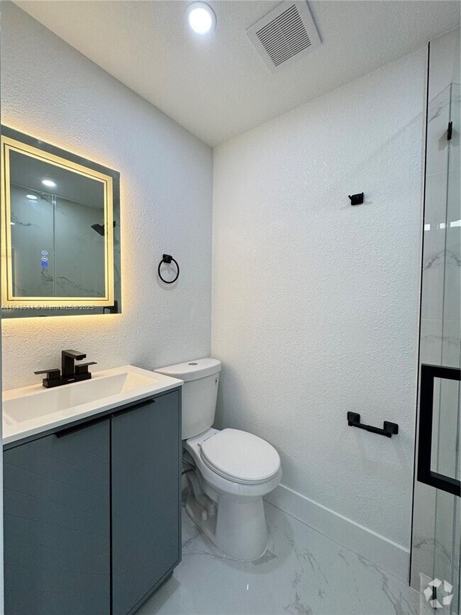 Building Photo - 17645 NW 37th Ave Unit 2 Rental