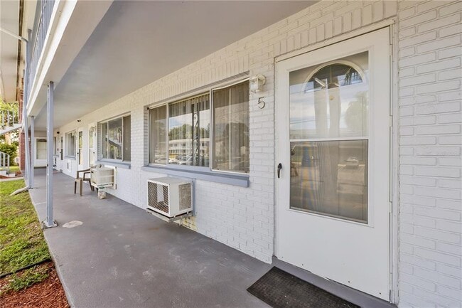 Building Photo - 2353 Shelley St Unit 5