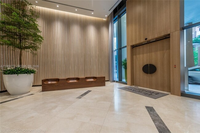 Building Photo - 55 SW 9th St Unit 1010