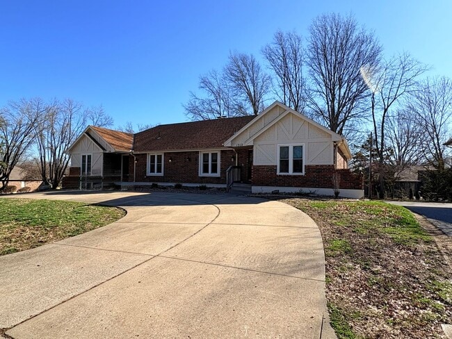 Building Photo - 3 Bed, 3 Bath, 2 Car Garage Duplex in Blue Springs