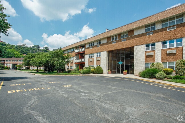 Building Photo - 1111 River Rd Unit #F-15 Rental