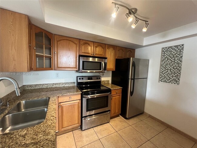 Building Photo - 7125 Bay Dr Unit 301