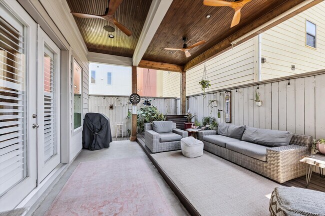 Photo - 4415 Marina St